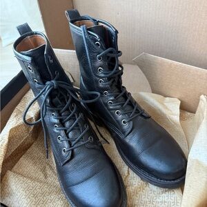 Black Leather Frye Veronica Women’s Boots size 7.5M Like new.